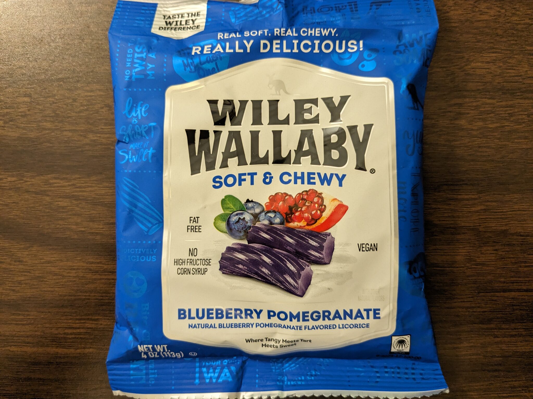 Wiley Wallaby – Soft & Chewy Blueberry Pomegranate Licorice